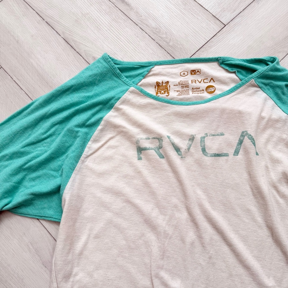 💚 RVCA Teal and Cream Raglan Shirt Y2K Vintage